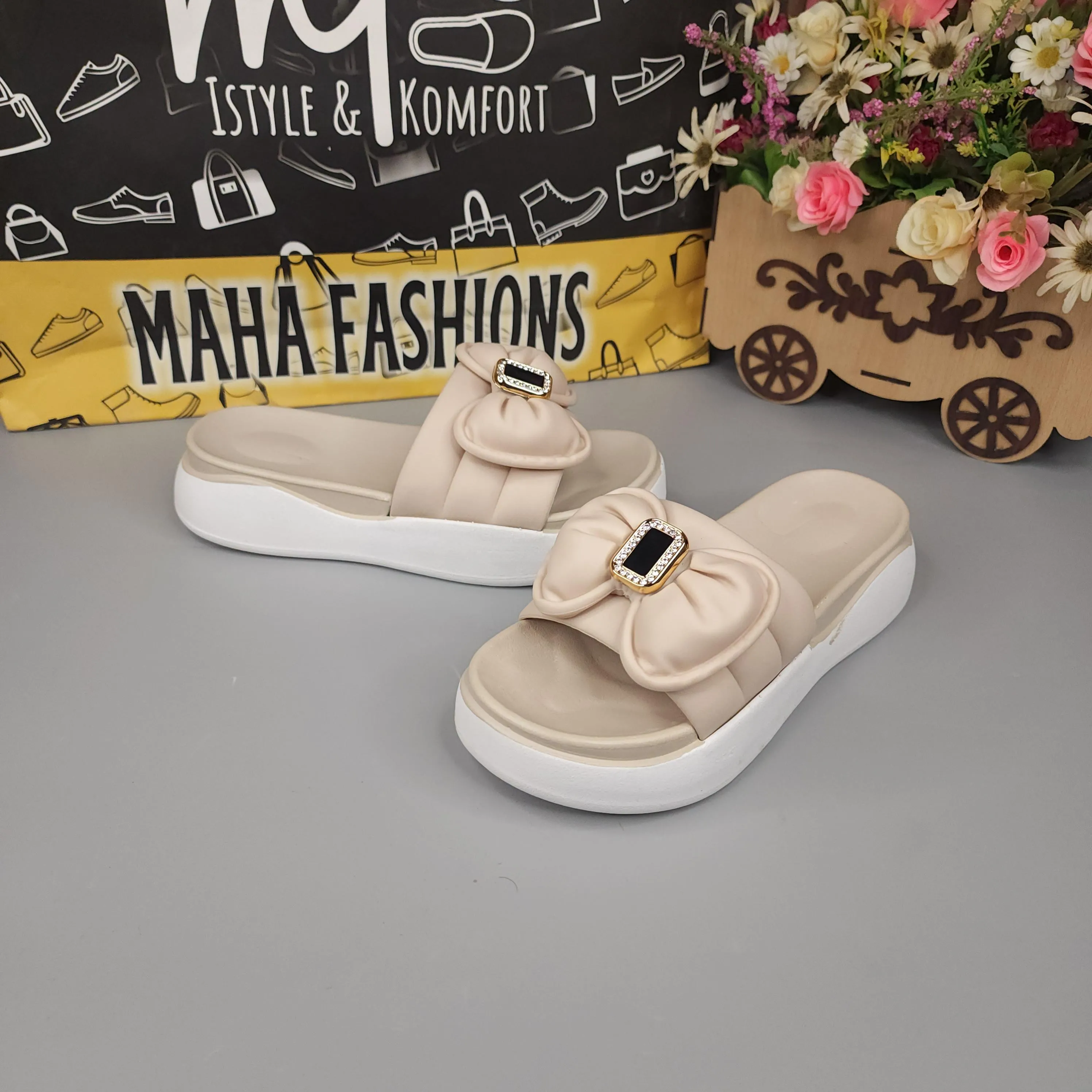 Beige Bow Buckle Slides