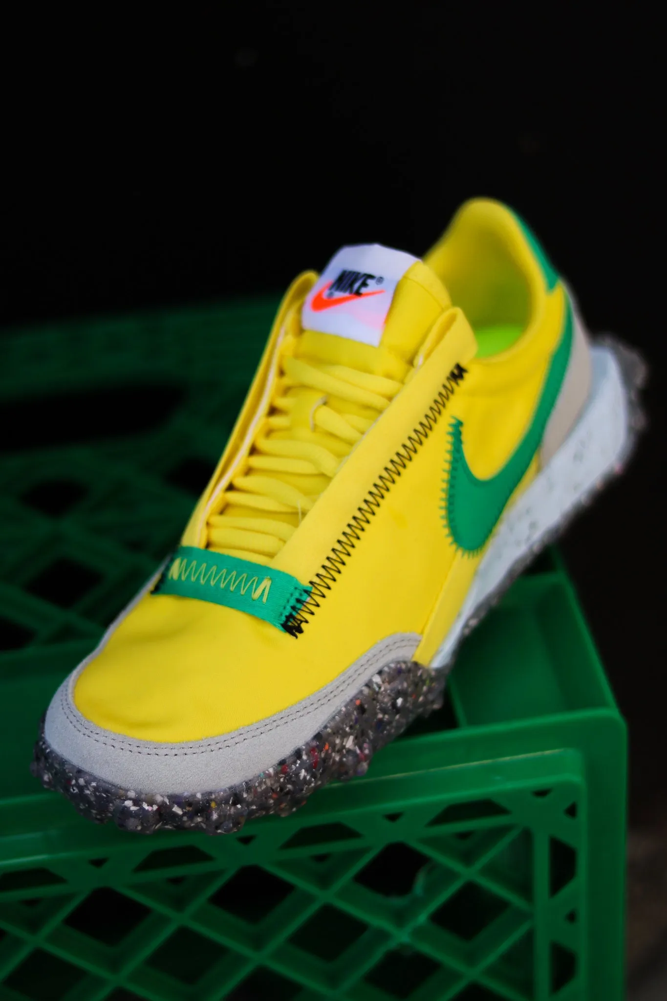 W NIKE WAFFLE RACER CRATER "YELLOW STRIKE"